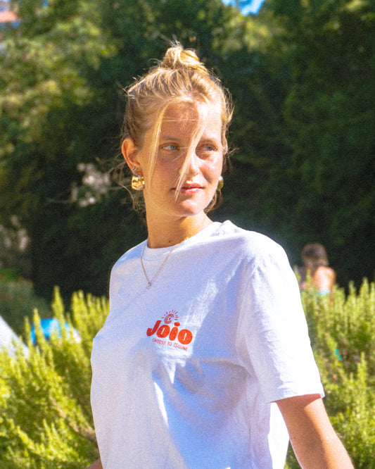 Comment créer un look streetwear qui attire les regards (sans ressembler à un panneau publicitaire)