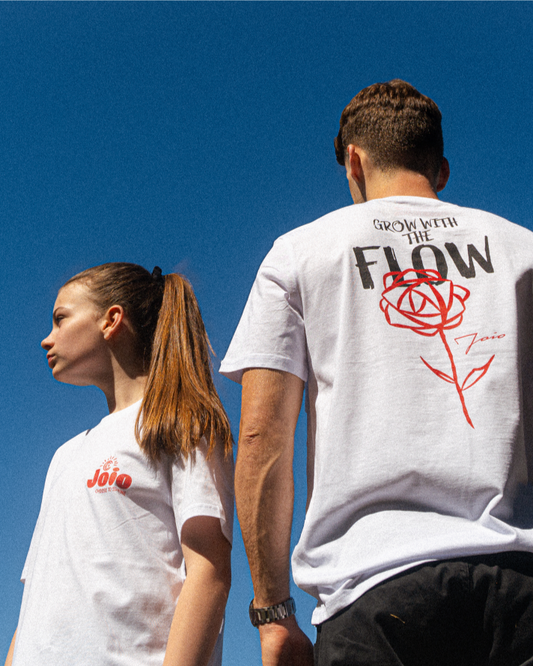 Comment porter un t-shirt avec style sans en faire trop ?